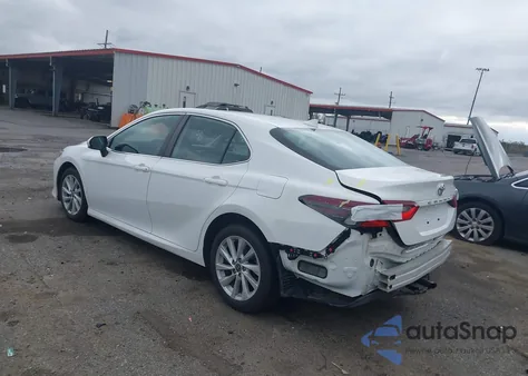 2022 Toyota Camry Le z USA, uszkodzony, nr VIN 4T1C11AK3NU667365